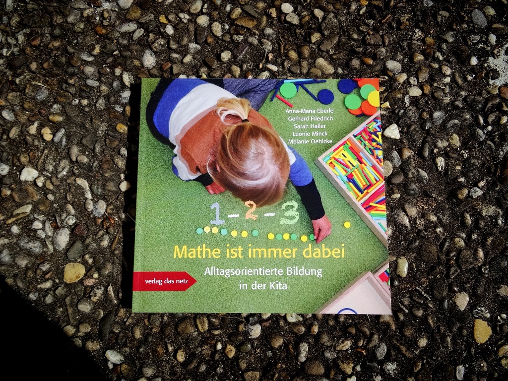 Das Bild zeigt das Buchcover von "1-2-3 Mathe ist immer dabei".