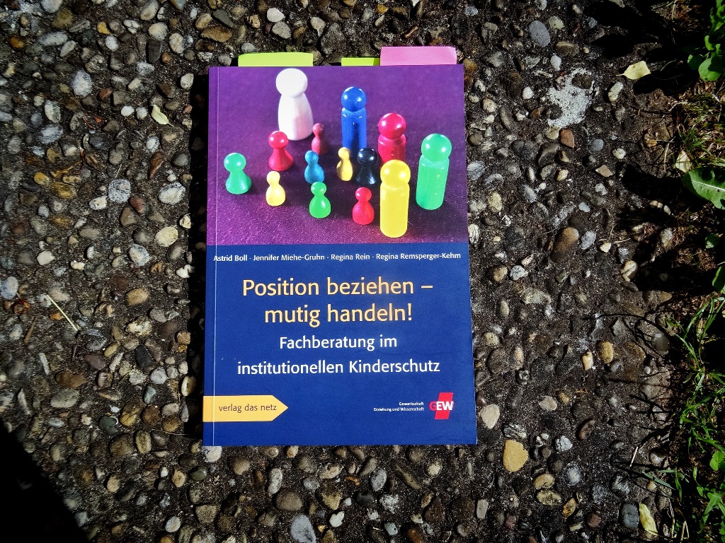 Das Bild zeigt das Buchcover von "Position beziehen - mutig handeln!"